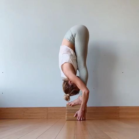 Angela Kukhahn Yoga on Instagram: “*PIKE PRESS DRILLS PART 2* . . . Slide 1: This forward fold variation allows you to pull yourself into the correct alignment using your…” Yoga Forward Fold, Forward Fold Yoga, Press To Handstand, 2024 Moodboard, Forward Fold, Yoga Branding, Handstand, The Blocks, 2024 Vision