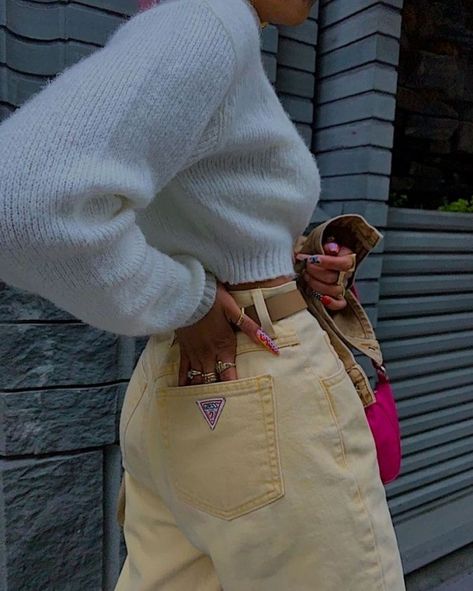 Yellow And White Outfit, Yellow Pants, Populaire Outfits, Yellow Outfit, Fashion 2020, Seasonal Fashion, Dream Clothes, Aesthetic Outfits, Outfit Inspirationen