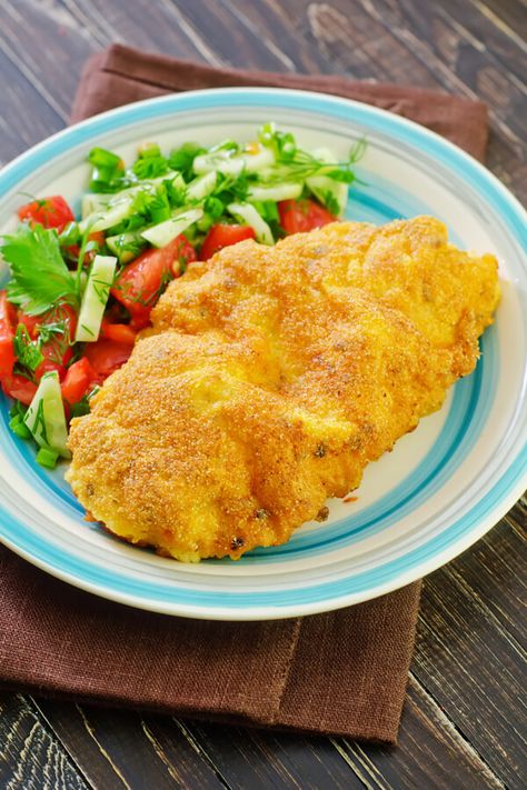 Mississippi Fried Chicken - Nothing says comfort food like southern-style fried chicken, and Mississippi chicken is right up there with the best. A healthy coating of flour helps give the chicken a delicious, crispy crust. Such a simple classic!. Made with chicken breast halves, salt and pepper, flour, salt, black pepper, baking powder, oil | CDKitchen.com Mississippi Recipes Southern Style, Mississippi Recipes, Mississippi Roast Recipe, Mississippi Chicken, Easy Delicious Dinners, American Foods, American States, State Foods, Pot Pies