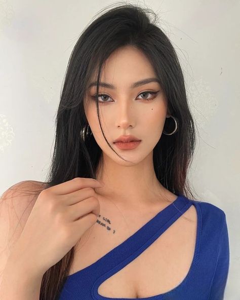 Korean Woman Aesthetic, Asian Baddie Aesthetic, Asian Baddie Makeup, Vietnamese Makeup, Chic Makeup Looks, Korean Baddie, Ulzzang Beauty, Makeup Asia, Asian Makeup Tutorials