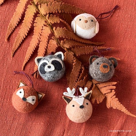 Felted Woodland Creatures, Felt Christmas Ornaments Diy Woodland Animals, Felted Wool Balls Crafts, Felted Balls Ideas, Wool Ball Crafts, Dinner Recipes Party, Simple Thanksgiving Dinner, Felt Woodland Animals, 2024 Ornaments