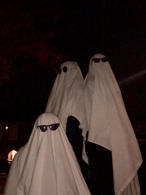 Halloween Costume Ideas For Four People, Halloween For 6 People, Halloween Costumes For Three Girls Group, Bestie Halloween Costumes For 2 Scary, Doubles Costumes Ideas, Halloween Ideas 3 People, Matching Halloween Costumes Aesthetic, Three Person Friend Group Aesthetic, Halloween Costumes 12-13