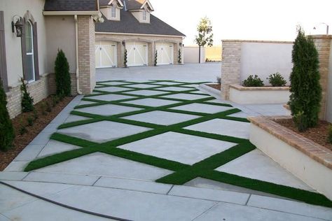 Grass Between Pavers, Walkway Pavers, Backyard Pavers, Grass Driveway, Artificial Grass Backyard, Tiny Backyard, Backyard Renovation, Driveway Ideas, Stone Driveway