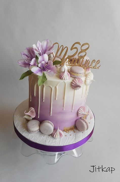 Drip cake with alstromerias and macarons Birthday Cake 40, 90 Birthday Cake, Birthday Drip Cake, Purple Cakes Birthday, 90th Birthday Cakes, 40th Birthday Cake, Birthday Cake For Mom, Purple Cake, 10 Birthday Cake