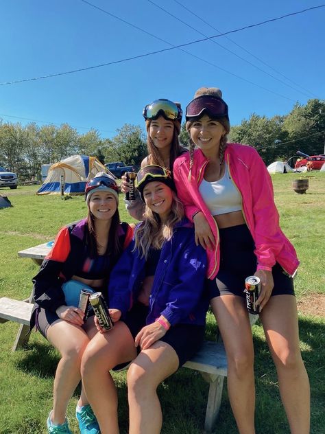 Skier, party, costume idea, group costume, outfit, biker shorts, retro ski jacket, goggles, beanie, friends picture inspo Ski Frat Party Outfit, Skier Halloween Costume, Skiers Halloween Costume, Ski Costume, Outfit Biker Shorts, Lighthouse Theme, Frat Party Outfit, Ski Girls, Outfit Biker