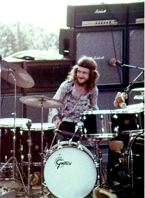 Mitch Mitchell, drummer for The Jimi Hendrix Experience. Mitch Mitchell, The Jimi Hendrix Experience, Gretsch Drums, The Scorpions, Jimi Hendrix Experience, Rock Festival, Outdoors Tattoos, Design Humor, Music Pics