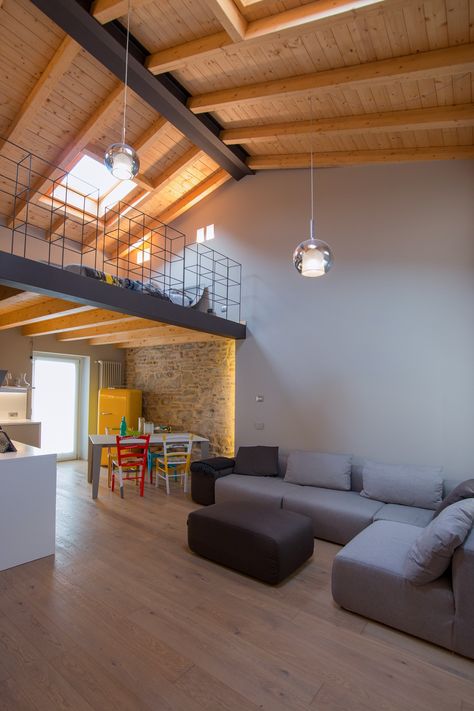 Industrial Attic, Small Loft Apartments, Wooden Cladding, Wooden Interior, African House, Interior Contemporary, Loft Interior Design, Wooden Room, Contemporary Style Homes