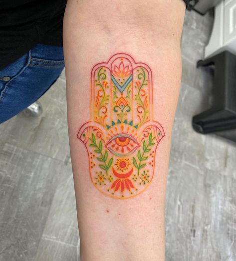 40+ Hamsa Tattoos: Trending Ideas, Symbolism & Meaning - 100 Tattoos Colorful Hamsa Tattoo, Colored Hamsa Tattoo, Hand Tattoos Symbols, Hamsa Hand Tattoo Design, Small Hamsa Tattoo, Hamsa Tattoos, Hamsa Meaning, Tattoos Trending, 33 Tattoo