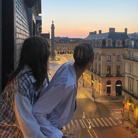 Paris Couple, Boujee Aesthetic, Parisian Life, Paris Aesthetic, Living In Paris, Emily In Paris, City Girl, Paris Travel, French Girl