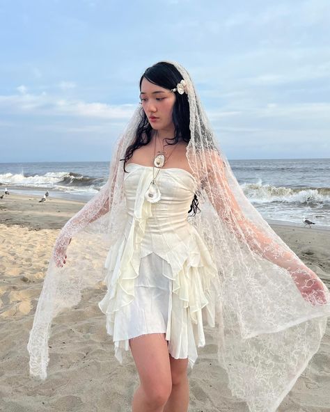 p2:･ﾟ✧ (not a drop of water was felt :D) Ocean Inspired Outfits Casual, Mermaid Style Outfit, Jellyfish Wedding Dress, Beach White Outfit, Sea Inspired Outfits, White Outfit For Beach, Water Inspired Outfits, White Fairy Costume, Mermaid Outfit Ideas