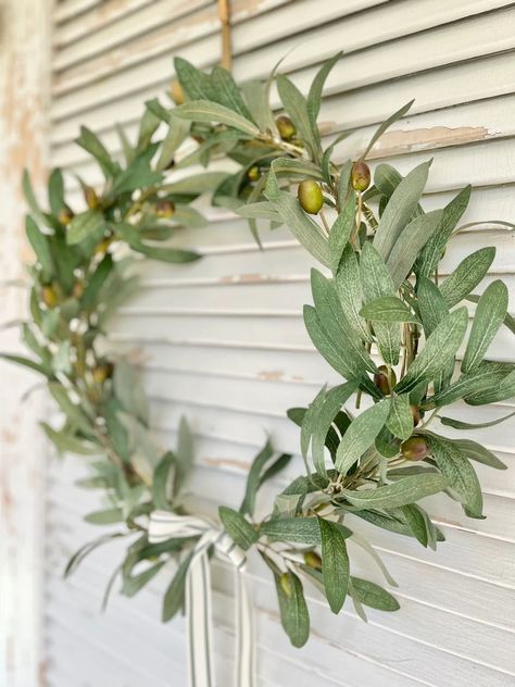 Olive Branch Hoop Wreath Olive Tree Wreath Front Door Modern - Etsy Front Door Greenery, Front Door Modern, Simple Door, Olive Wreath, Modern Wreath, Dried Flower Wreaths, Tree Wreath, Dry Flower, Spring Wreaths