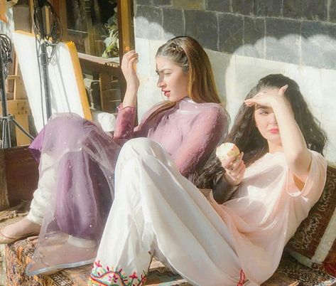 #haniaamir  #shahzadsheikh to star Kainaat Drama on #humtv Shahzad Sheikh, Naimal Khawar, Hania Aamir, Pop Art Comic Girl, Pakistani Formal Dresses, Hania Amir, Latest Bridal Dresses, Pakistani Wedding Outfits, Beautiful Pakistani Dresses