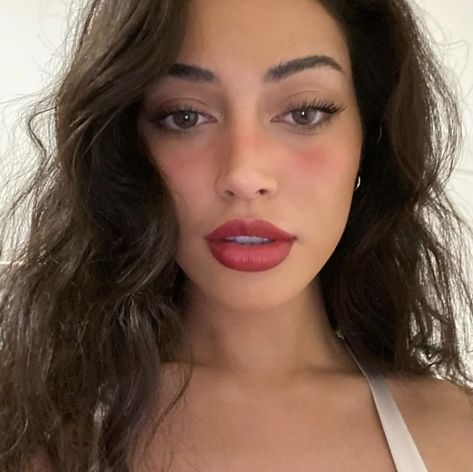 Makeup Favs, Cindy Kimberly, Cute Makeup Looks, Natural Makeup Looks, Red Lipstick, Glam Makeup, Pretty Makeup, Cute Makeup, Aesthetic Makeup