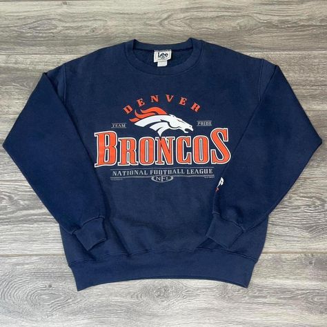 Vintage 1999 Denver Broncos Crewneck. Beautiful fade and in great condition. Ships same day!! 

#vintage #crewneck #y2k #90s #nfl