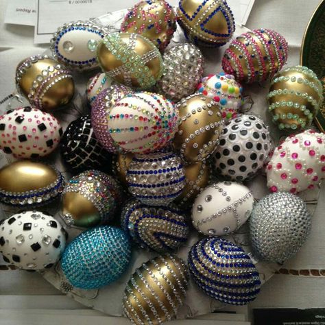 Rhinestone Easter Eggs, Nowruz Egg Design, Golden Egg Easter, Easter Theme Party, Decorated Easter Eggs, Creative Easter Eggs, Dollar Store Diy Organization, Decorated Eggs, Easter Craft Decorations