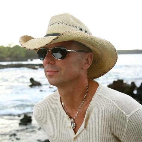 Kenny Chesney Kenny Chesney Songs, Kenny Chesney Videos, Kenny Chesney Quotes, Kenny Chesney Concert, Kenney Chesney, No Shoes Nation, Country Musicians, Jake Owen, Summer Playlist