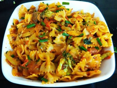 Farfalle are a type of pasta. Commonly known as Farfalle Pasta Recipes, Farfalle Recipes, Carrot Pickle, Pickled Carrots Recipe, Type Of Pasta, Farfalle Pasta, Italian Word, Coffee Cake Recipe, Pickle Recipe