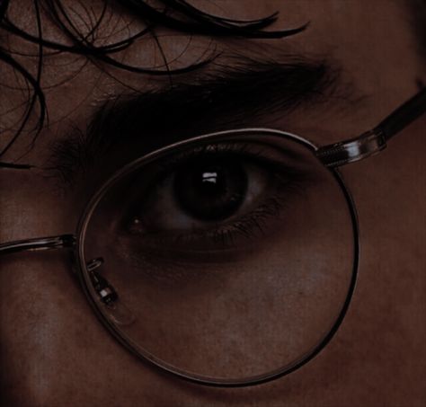 Dark Harry, Harry Potter Character, Gryffindor Aesthetic, Harry Potter Icons, Hogwarts Aesthetic, Harry James, Harry James Potter, Harry Potter Aesthetic, Social Media Accounts