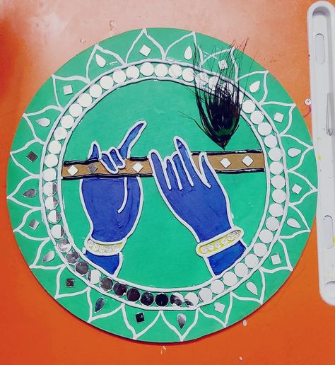 Lord krishna lippan art Krishna Flute Lippan Art, Krishna Janmashtami Lippan Art, Krishna Lippan Art, Janmashtami Craft, Cardboard Drawing, Mirror Mandala, Lippon Art, Lipan Art, Painted Mirror Art