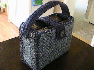 this isn't a pattern, but I think I can make up a pattern for my scripture case using these pictures Crochet Scripture Bag, Crochet Bible Bag Free Pattern, Bible Crochet, Scripture Case, Scripture Bag, Bible Cases, Bible Bag, Bible Covers, Easy Crochet Patterns