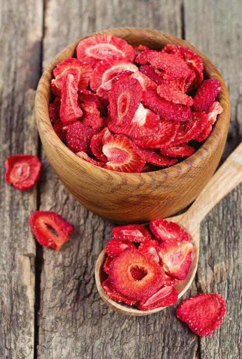 Dried strawberries make a great snack, and they are so easy to make! I like to make them in the air fryer because it's so easy, but you can also use your dehydrator or dry them in the oven. I eat dried strawberries as a snack plain, but you can also add them to muffins or pancakes. I like to put them in trail mix or add them to yogurt or cereal. Dehydrated strawberries are a little chewy because they have some water in them. Because they have some water, you should store them in… Freeze Dry Strawberries, Strawberries In The Oven, Dehydrating Strawberries, Dry Strawberries, Strawberry Muffins Healthy, Strawberry Cheesecake Chimichangas, Dehydrated Strawberries, Strawberries In Containers, Canned Strawberries