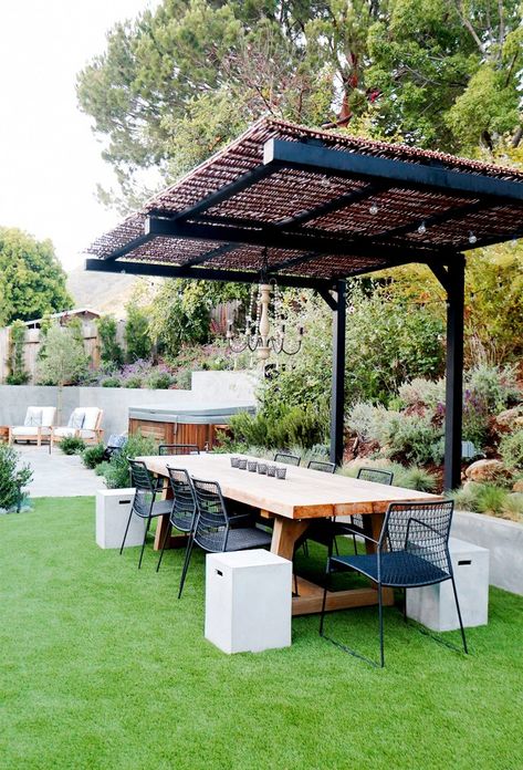 Malibu Home, Backyard Pergola, Pergola Patio, Pergola Designs, Outdoor Pergola, Roof Garden, Backyard Patio Designs, Outdoor Dining Area, Outdoor Rooms