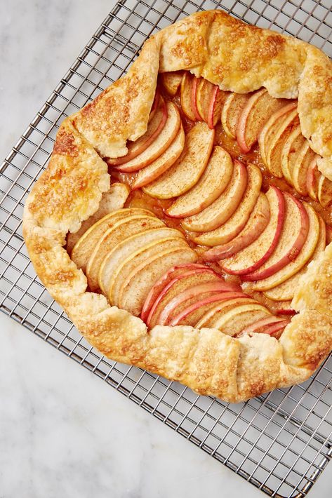 Apple Galette Delish Easy Apple Galette Recipe, Thanksgiving Thoughts, Savory Apple Recipes, Apple Treats, Pastry Dishes, Apple Galette, Apple Recipes Easy, Galette Recipe, Sweet Time