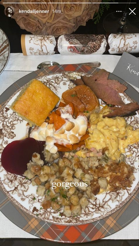 Kendall Jenner Food, Kardashian Thanksgiving, Food Outfits, Dinner 2023, Celebration Photos, Friendsgiving Dinner Party, Bullet Journal Set Up, Friendsgiving Dinner, Thanksgiving Cooking