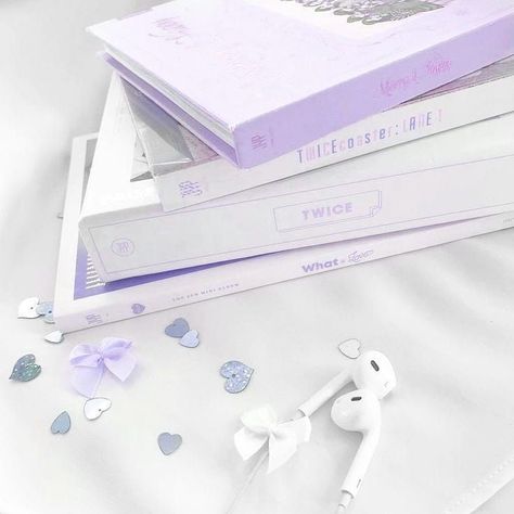 Purple Aesthetic Background, Purple Books, Violet Aesthetic, Soft Pink Theme, Purple Vibe, Lavender Aesthetic, Pink Icons, Purple Themes, Pastel Pink Aesthetic