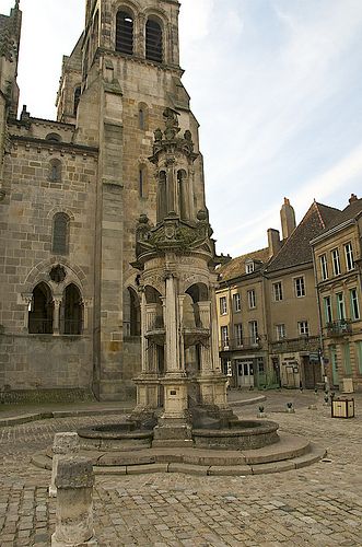 Autun - Saône et Loire (France) - An old fountain stands in front of the St Lazare Cathedral. Romanesque Aesthetic, Medieval Fountain, Old Fountain, Notre Dame, France, Architecture, Human, Building, Travel