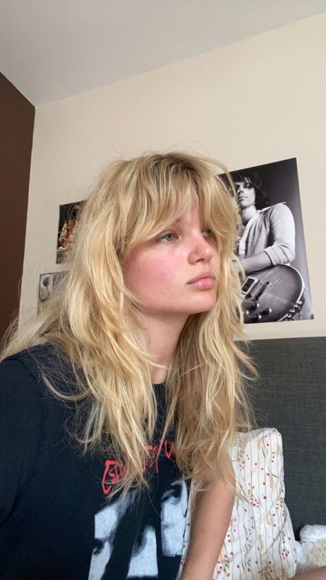 Blond Shaggy Hair, Outgrown Blonde Hair, Blond Shag, Platinum Shag, Blonde Wolfcut With Bangs, 70s Blonde Shag, 70s Shag Straight Hair, Blonde Shag, Blonde Hair Bangs Aesthetic