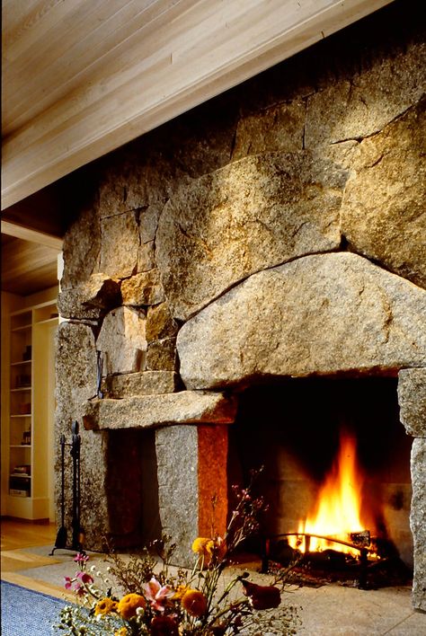 Fire In Fireplace, Black Tile Fireplace, Custom Stone Fireplace, Rustic Stone Fireplace, Stone Fireplace Designs, Chimney Design, Cabin Fireplace, Case In Pietra, Wall Mounted Fireplace