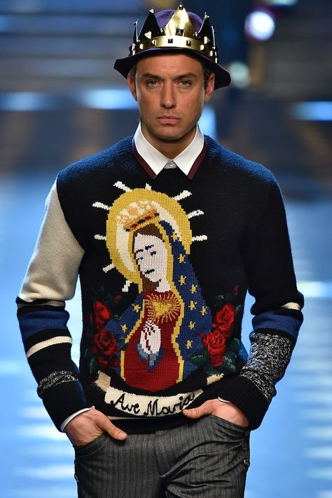 Jude Law Style, Young Pope, New Pope, High Fashion Runway, Jude Law, New Rock, Fashion Runway, British Men, Runway Looks