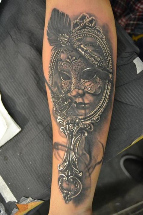 This mask and mirror by Veghea Adi Florinel looks so real! Wow great piece. Venetian Mask Tattoo, Masquerade Tattoo, Masquerade Mask Tattoo, Mirror Tattoos, Catrina Tattoo, Geniale Tattoos, Mask Tattoo, Rosen Tattoo, Skin Art