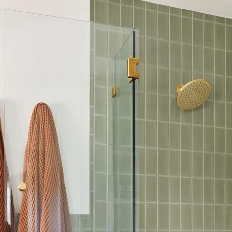 Fireclay Tile on Instagram: "Complementary shades of Fireclay Tile greens elevate this renovated bathroom 🛀 Scroll through to see @velindahellendesign's transformation 💫⁠ ⁠ Like what you see? Hit up the link in bio to bring home the look! ⁠ -⁠ Tile Shown: #fireclayPeabody in #fireclay3x3 and #fireclayRosemary in #fireclay3x6⁠ -⁠ Design: @julie.a.rose and @velindahellendesign⁠ -⁠ 📸: @hellosaratrampinteriors⁠ -⁠ #fireclaytile #boldbathroom #bathroomdesign #bathroomremodel #showerdesign #boldshower #showertiles #handmadetiles #handmadeincalifornia #tile #greentiles #greendesign #greenbathroom #modernbathroom #moderntiles #mosaictiles #fireclayforecast #2022designtrends #designtrends #bathroomtiles #handmade #california #bathroomtile⁠ ⁠#beforeandafter #remodel #renovation" Fireclay Tile Feldspar, Fireclay Tile Rosemary, Mound House, Bold Bathroom, Boy Bath, Fireclay Tile, Modern Tiles, Fire Clay, Green Tile