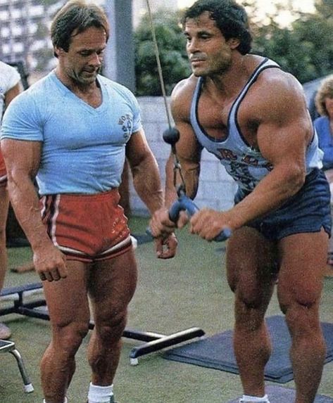 Dumbbell Row, Bodybuilding Routines, Old Bodybuilder, Chest Workout For Men, Schwarzenegger Bodybuilding, Workout Program Gym, Bodybuilding Workouts Routines, Training Quotes, Workout Routine For Men