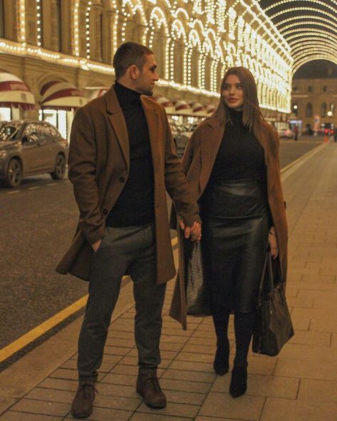 Old Money Couple, Money Couple, Couple Lifestyle, Couple Fits, Winter Travel Outfit, Regular People, Elegant Couple, Classy Outfits Men, Spring Outfits Men