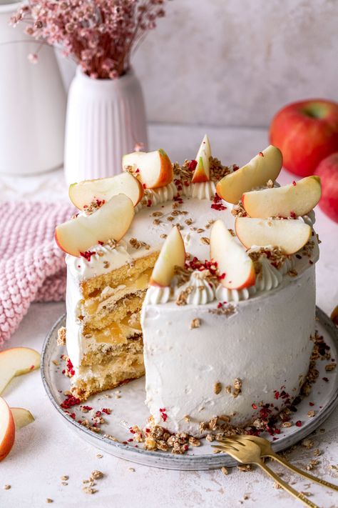 Apfel-Tiramisu-Torte - ein absolutes Lieblingssrezept - Emma's Lieblingsstücke Food Receipt, Xmas Cake, Baking Sweets, Apple Cake, Fall Baking, Cooking Recipes Desserts, Cakes And More, Amazing Food, Cake Cookies