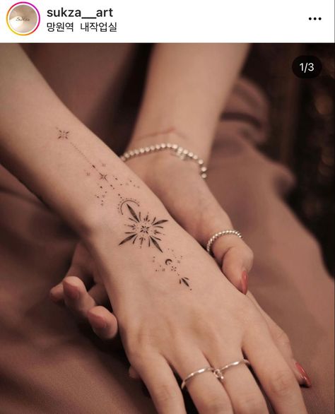 Boho Tattoos, Hand Tattoos For Women, Wrist Tattoos For Women, Small Hand Tattoos, Wrist Tattoo, Best Tattoo Designs, Feminine Tattoos, Online Group, Star Tattoos