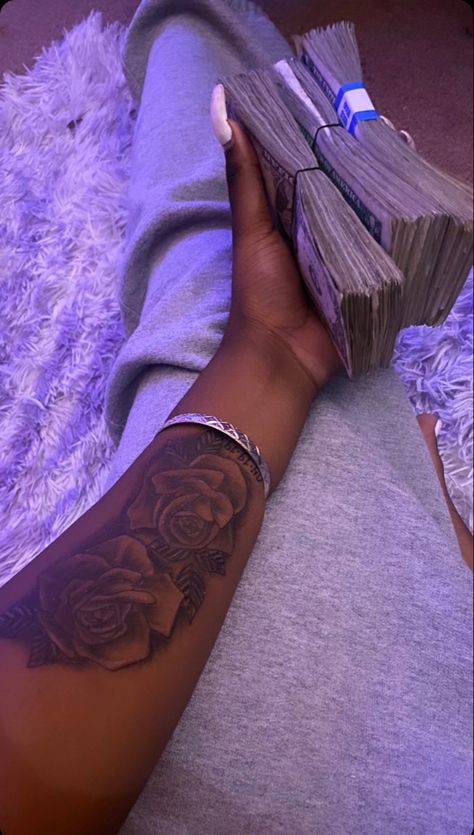 Wrist Tattoo Cover Up, Sweet 16 Outfits, Small Girly Tattoos, Hand Tattoos For Girls, Cute Hand Tattoos, Pretty Hand Tattoos, Money Girl, Black Girls With Tattoos, Writing Tattoos