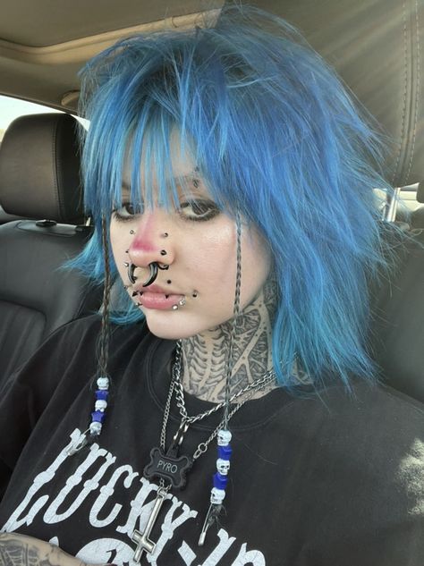 Straight Alt Hairstyles, Funky Updos For Short Hair, Hairdye Inspo Alt, Blonde Alt Hair, Strange Hairstyles, Short Fairy Hair, Alt Hair Ideas, Alt Dyed Hair, Punk Hair Women