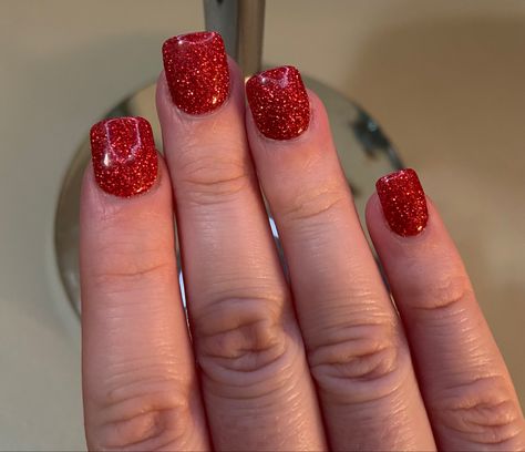 Short Red Sparkly Nails, Red Dip Nails, Manicure Dip, Red Sparkly Nails, Sparkly Christmas Nails, Sparkly Christmas, Small Nails, Dip Nails, Short Acrylic