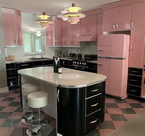 Trashy Y2k Kitchen, Kitchen Ideas Y2k, Y2k House Aesthetic, 2000s Kitchen Aesthetic, Y2k Kitchen Aesthetic, Black And Pink House Decor, 50s House Aesthetic, Pink Aesthetic House, Pastel House Aesthetic