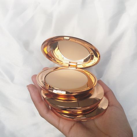 Charlotte Tilbury Setting Powder, Charlotte Tilbury Powder, Aesthetic Wishlist, Charlotte Tilbury Airbrush Flawless, Makeup Wishlist, What Makes You Beautiful, Pressed Powder, Setting Powder, Pinterest Board