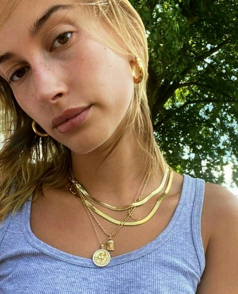 Hayley Bieber, Hailey Bieber Style, Herringbone Necklace, Gold Choker Necklace, Gold Choker, Gold Necklace Layered, Timeless Jewelry, Hailey Bieber, Gold Chain Necklace