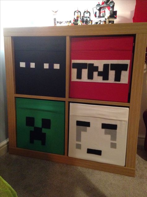 IKEA Hack Minecraft DIY Regal für das Kinderzimmer | Minecraft bedroom drawers - love ikea hacks! Video Game Bedroom, Minecraft Bedroom Decor, Boy Bedrooms, Computer Gaming Room, Minecraft Bedroom, Bedroom Drawers, Minecraft Room, Video Game Rooms, Minecraft Party