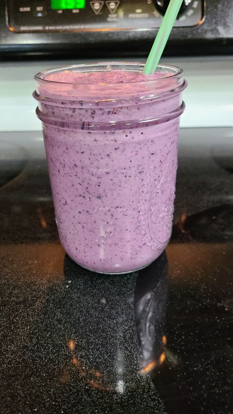 Need a high protein breakfast to get through your morning? This Blueberry Protein Shake is sweet, filling, and easy to make! Blueberry Shake Recipe, Blueberry Protein Shake, Blueberry Shake, Protein Blueberry, Vanilla Almond Milk, High Protein Breakfast, Vanilla Protein Powder, Protein Breakfast, Protein Shake