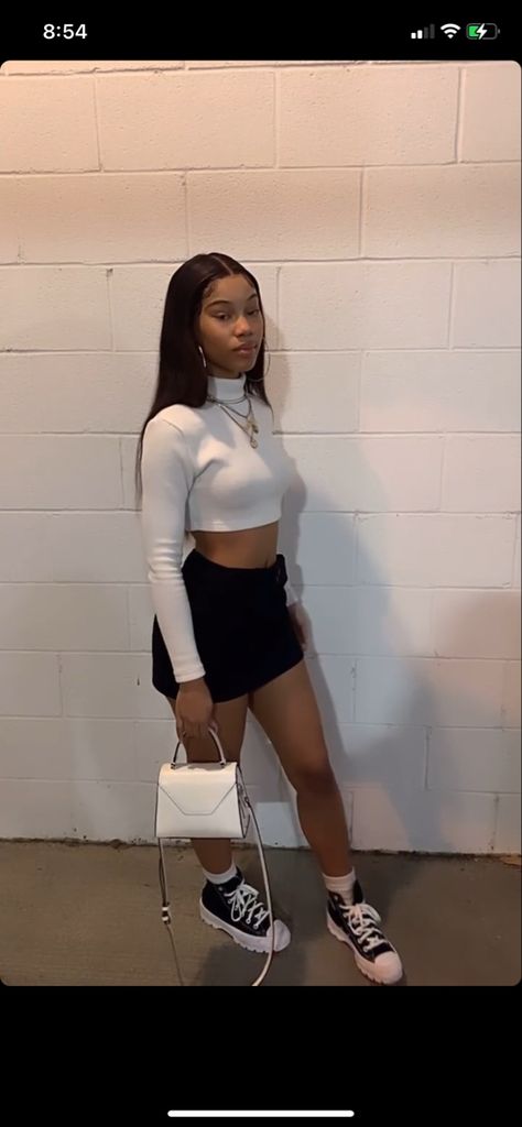 Black Chucks Outfit Summer, Sneaker Bar Outfit, Converse Club Outfit, Baddie Sneakers Outfit, Outfits With Lugged Converse, Chucks Outfit Summer, Grey Converse Outfits, Lugged Converse Outfit, Black Platform Converse Outfit