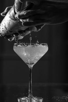 Cocktail Photography, Poster Room, Black And White Pictures, Mixology, Martini Glass, Black Aesthetic, Black Cat, Black And White, Glass