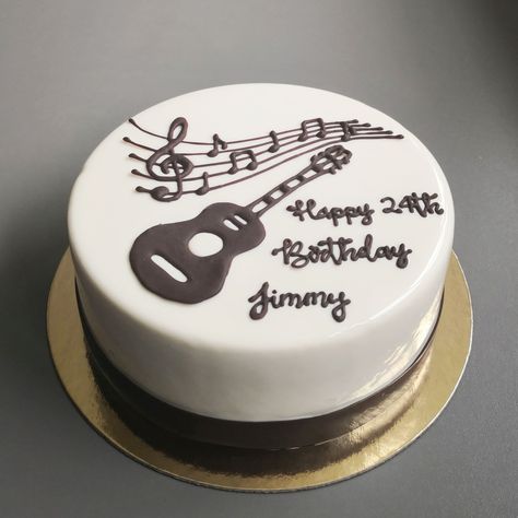 Guitar Inspired Cake, Cake With Guitar Design, Guitar Design Cake, Music Cake Design, Music Cakes Birthday, Guitar Cake Ideas Birthday, Guitar Cake Design, Birthday Cake Guitar, Chocolate Guitar